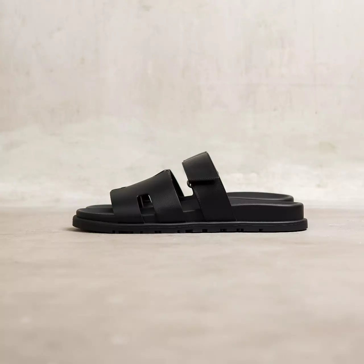 Sandal HERMES CHYPRE BLACK SANDAL 100% ORIGINAL