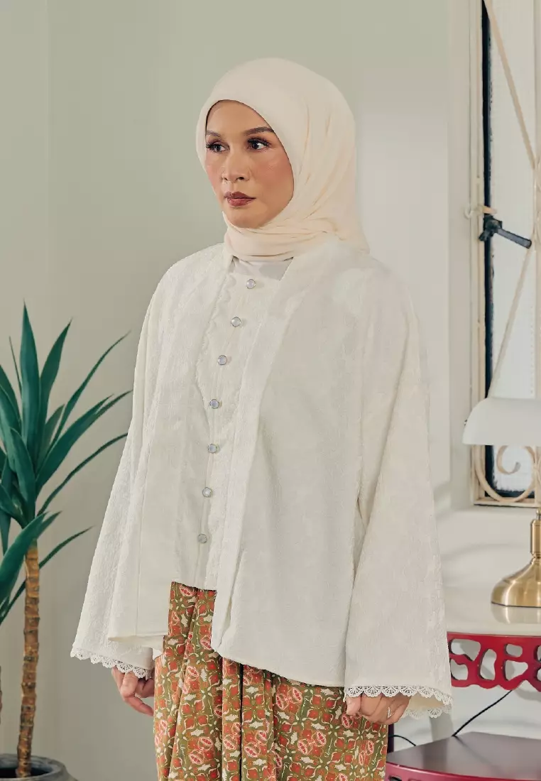 KEBAYA ANOM Top in Santan Cream