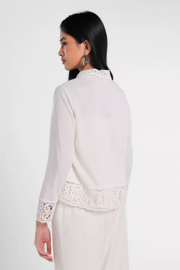 MINIMAL - Shireene - Blus Kombinasi Lace - Off White