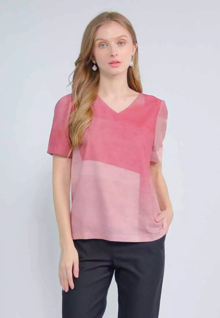 Liora Short Sleeves Top in Abstract Print