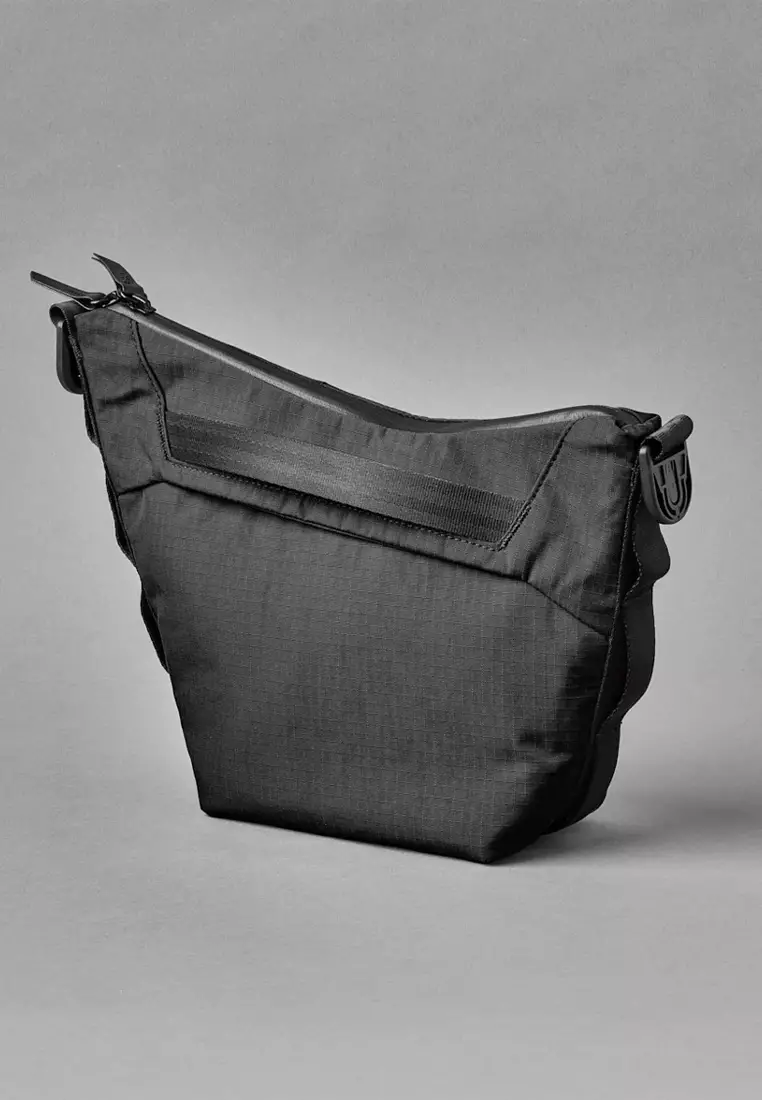 Alpaka Flow Satchel 2L Sling Bag - Axoflux Black