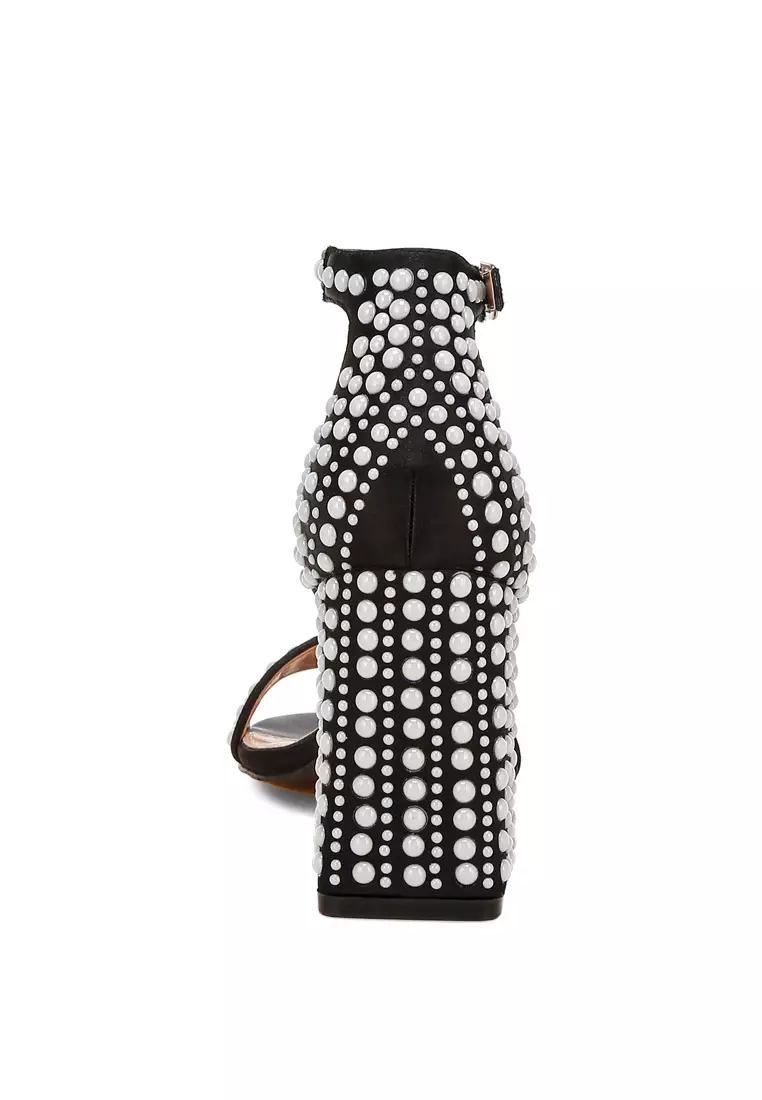 Sandal Satin Berhias Mutiara Warna Hitam