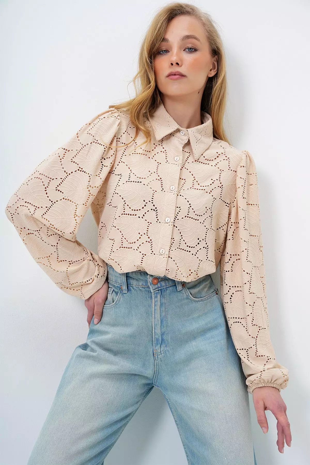 Long Sleeves Lace Shirt