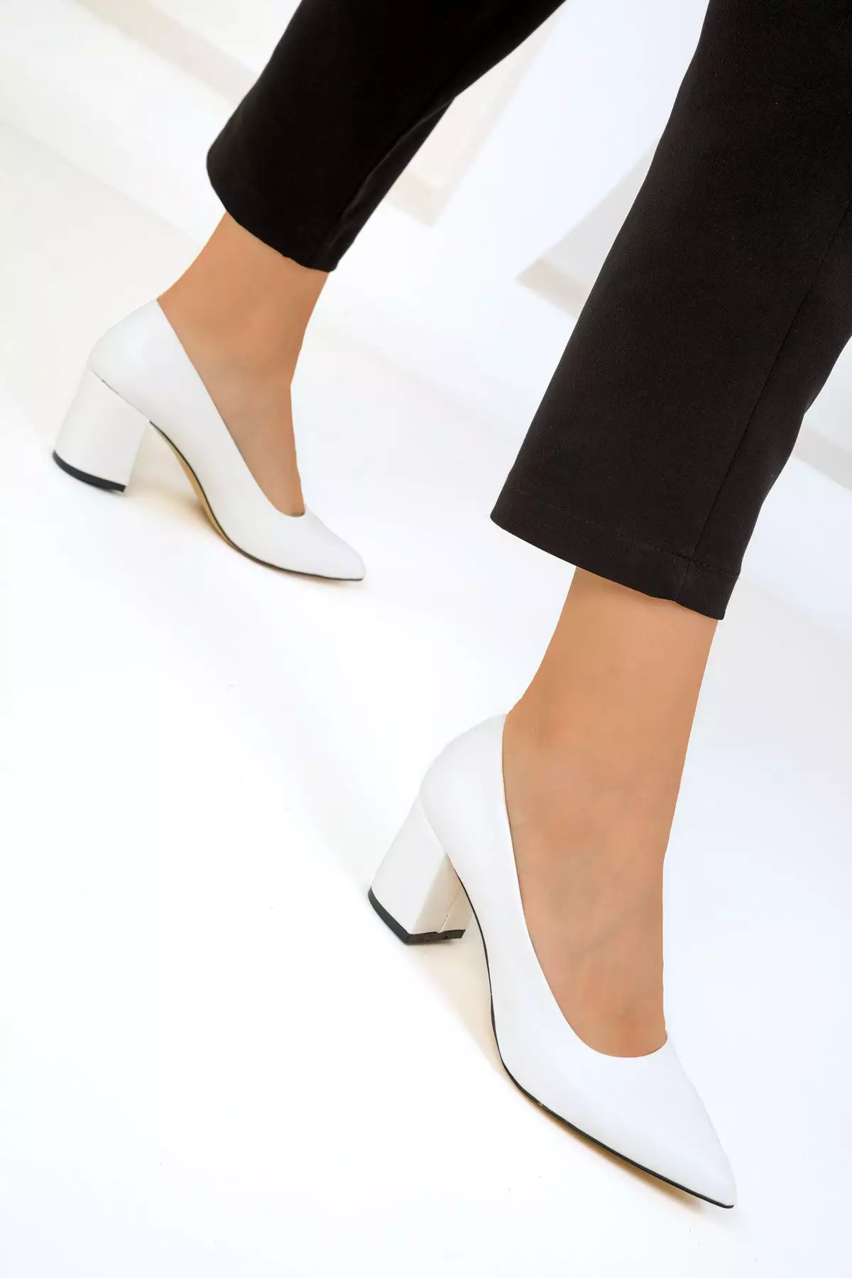 Classic White Women's Heeled Shoes - 18511