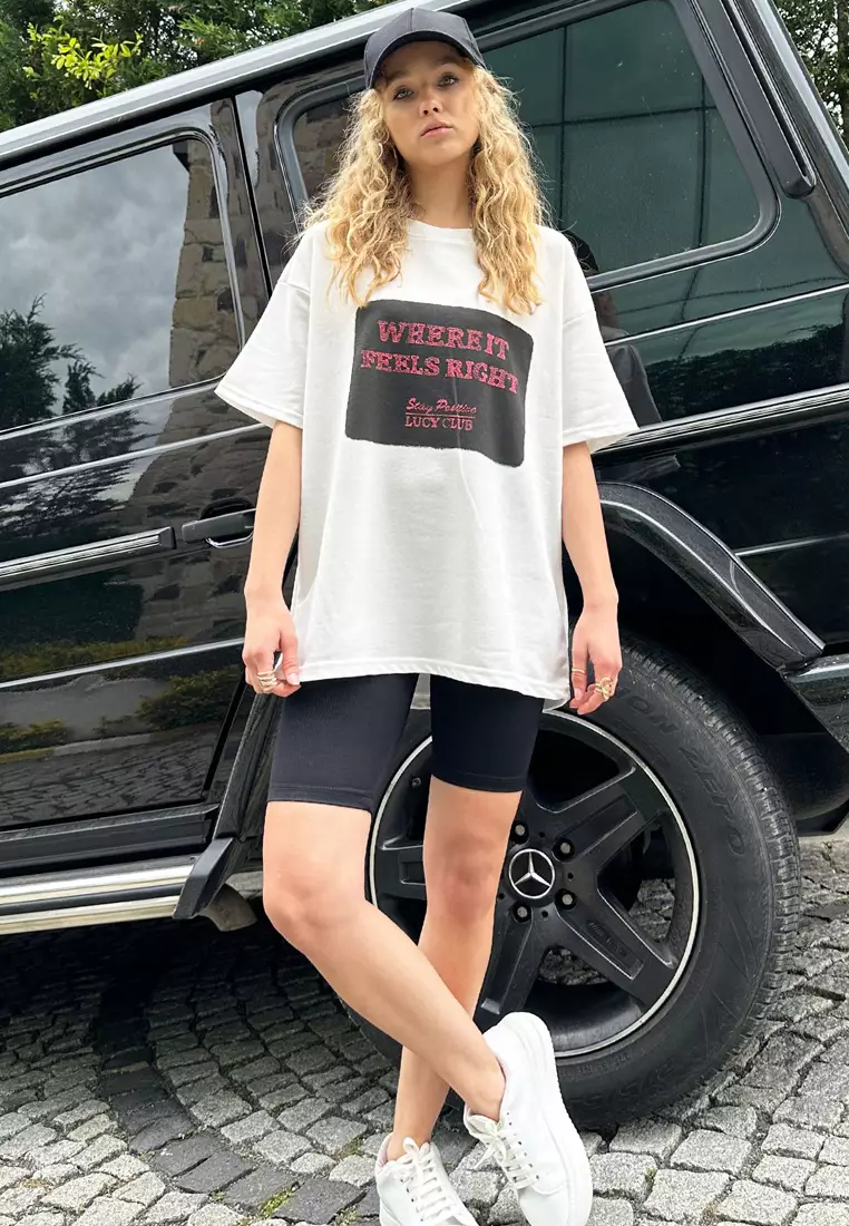 Woman's Black Crew Neck Printed Oversize T-Shirt