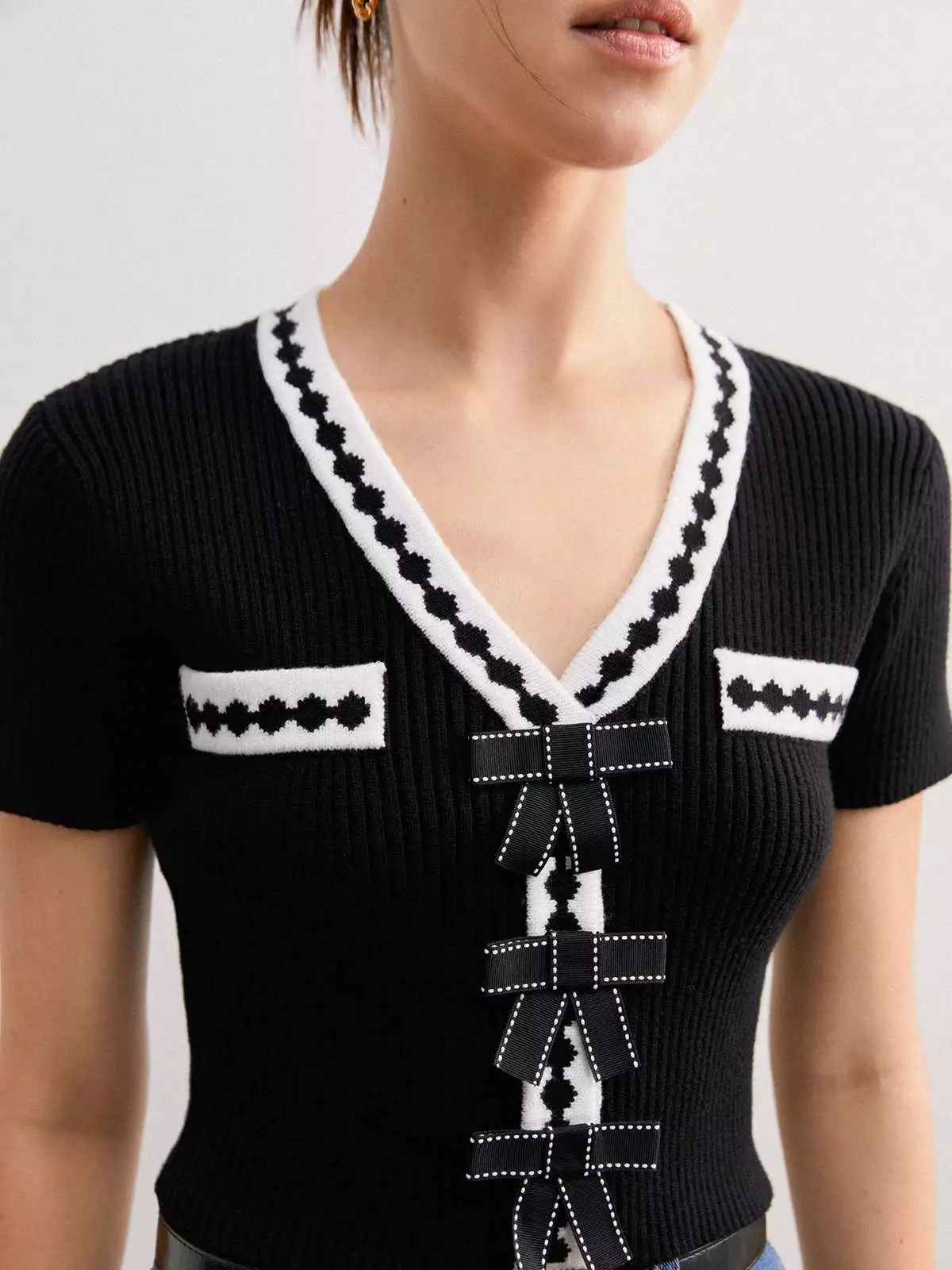 Two Tone Rib-Knitted Crop Top with Feminine Bow Detail - Black