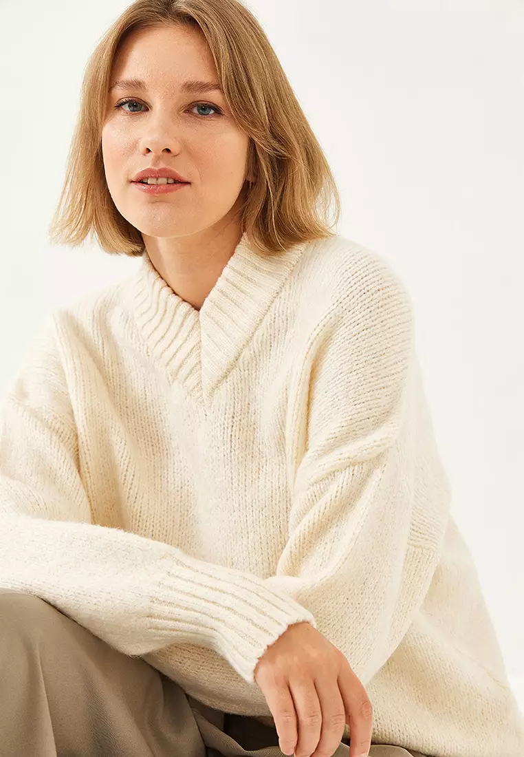 Women's V Neck Knitted Sweater 20247532