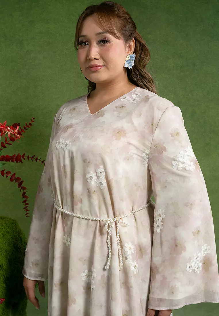 Dalila Plus size Dress with Pearl Belt