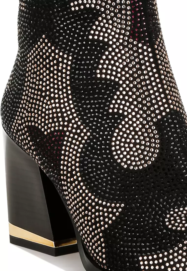 Sepatu bot hak blok berhias berlian imitasi berwarna hitam