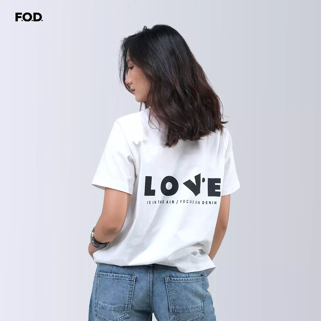 Kaos Wanita Love Offwhite