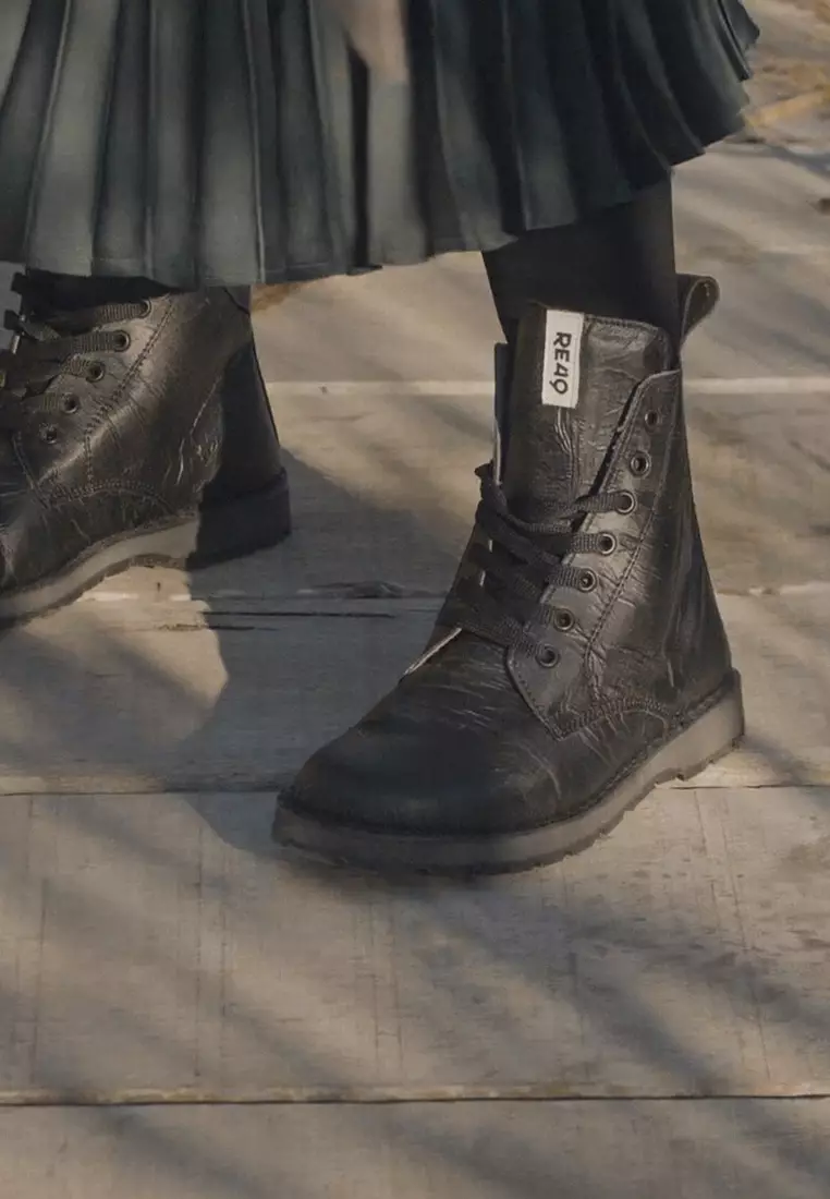 STAGE boots - Made from 100% Recycled Materials in Italy - Recycled boat sails, jeans and car tyres. Sail STAGE collection Boots - Black