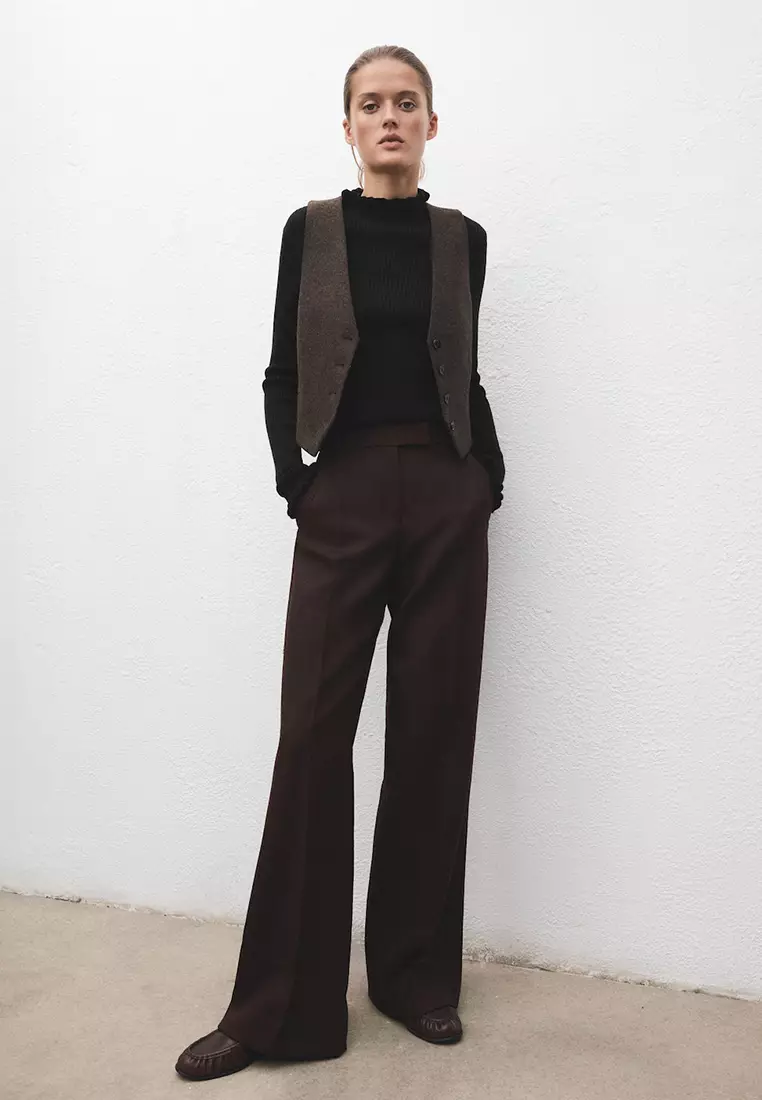 Scalloped Edges Sweater