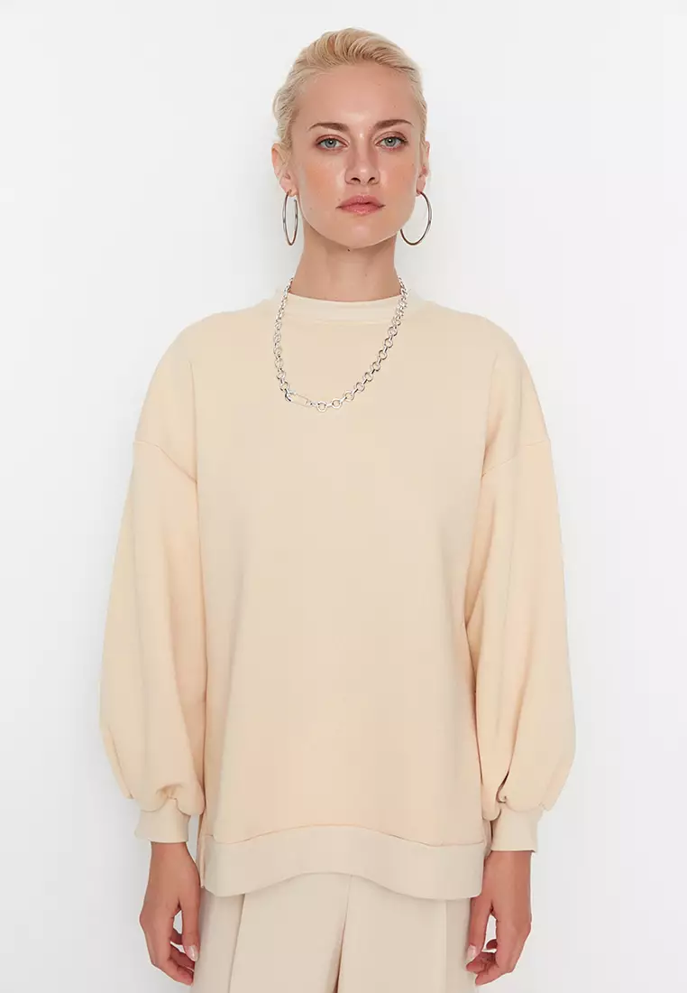 Side slit outlet sweatshirt