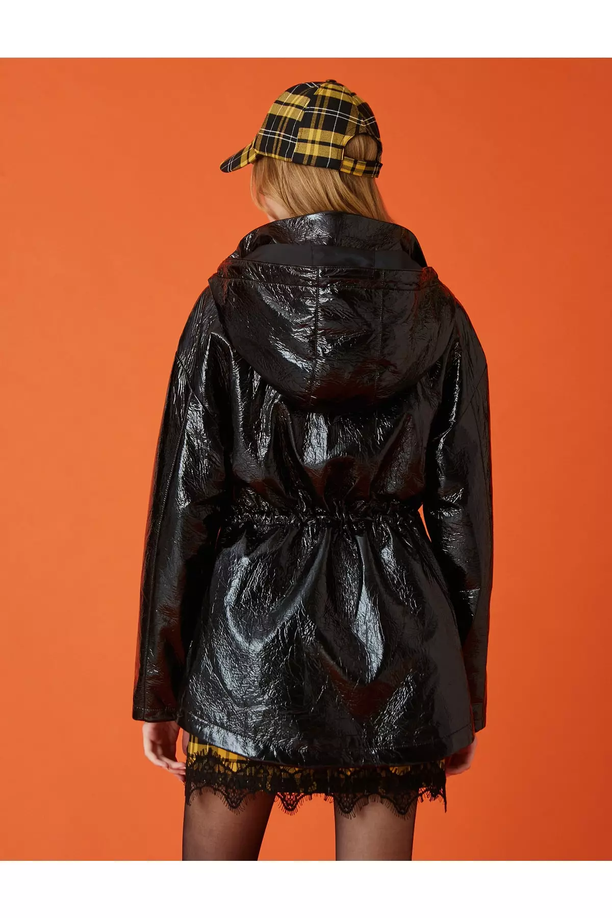 Shiny rain outlet jacket