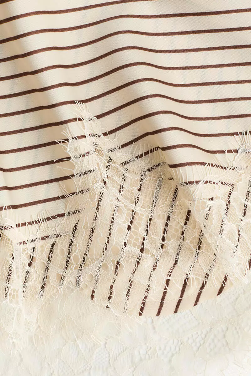 Lace-trimmed triangle scarf