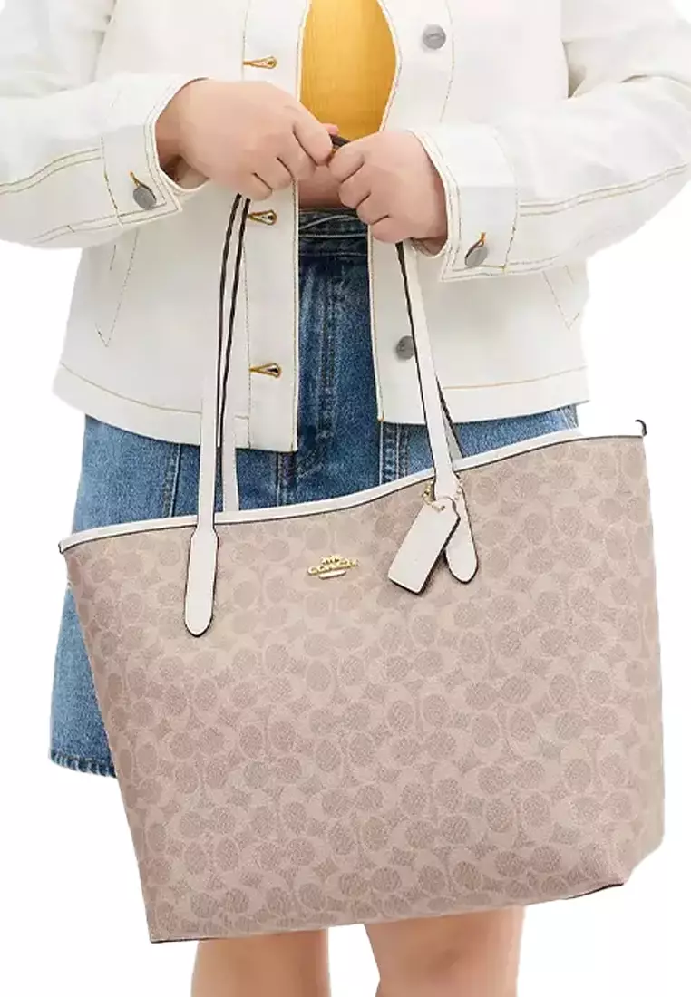 City Tote Bag In Signature Canvas CV976