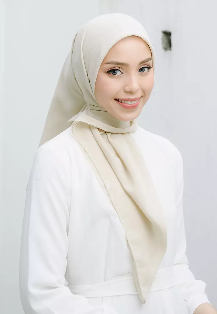 Viona Plain Paris Cream Almond