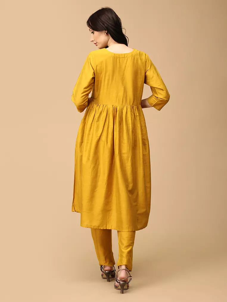 Rang-e-Kesar 孕妇及哺乳丝绸 Kurta 套装 - 黄色
