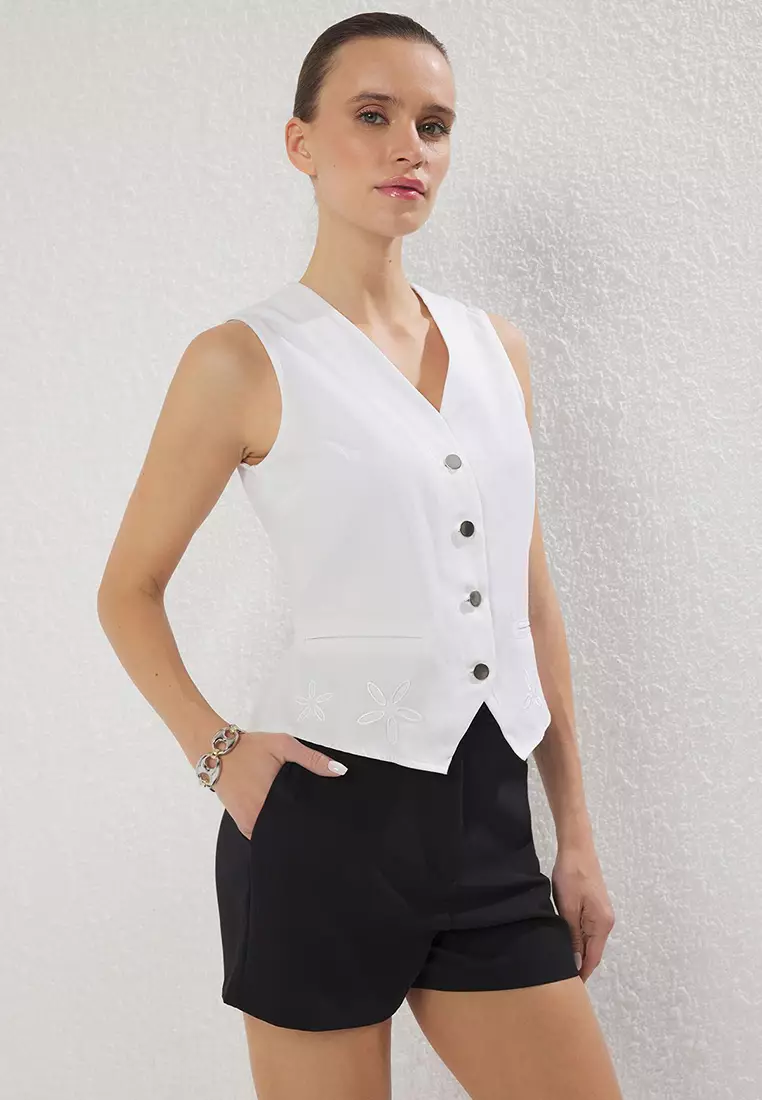White Fitted Embroidered Cotton Woven Vest Twoss25Ye00112