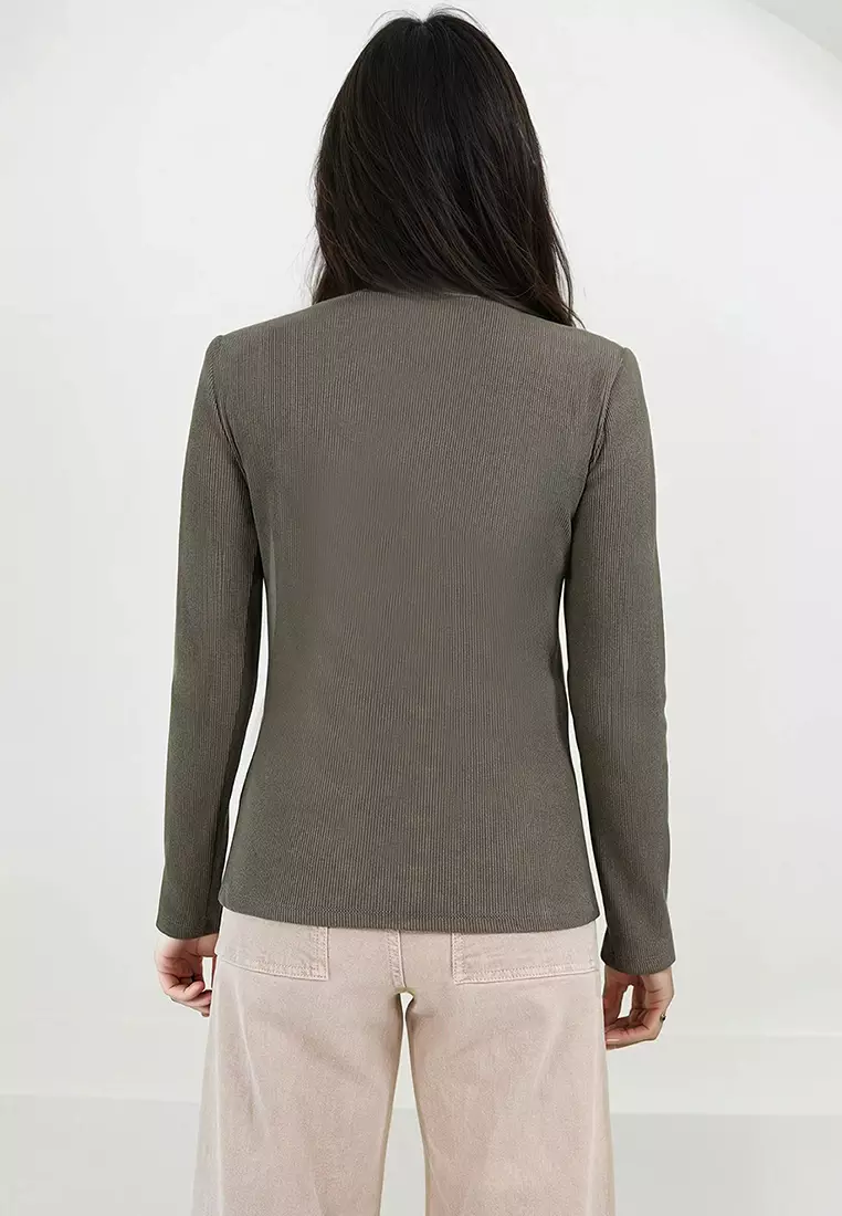 Accessory Detailed Asymmetrical Gathered Blouse