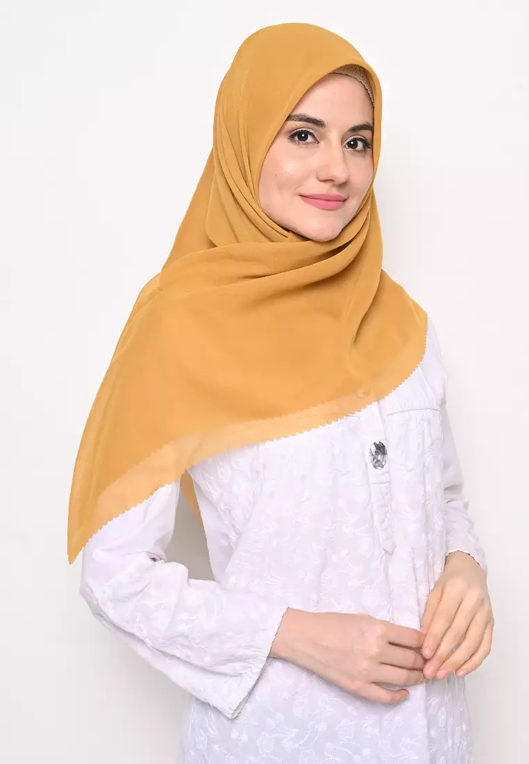 Hijab Segi Empat Voal Gucci Lasercut Mustard