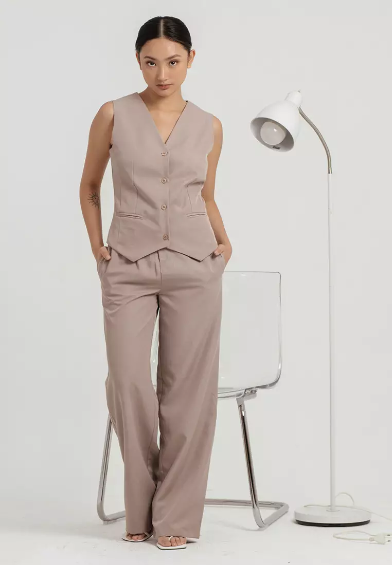 Clea Fitted Vest in Brown