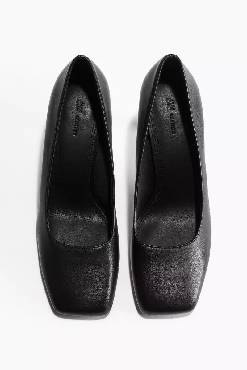 Square-toe leather court shoes