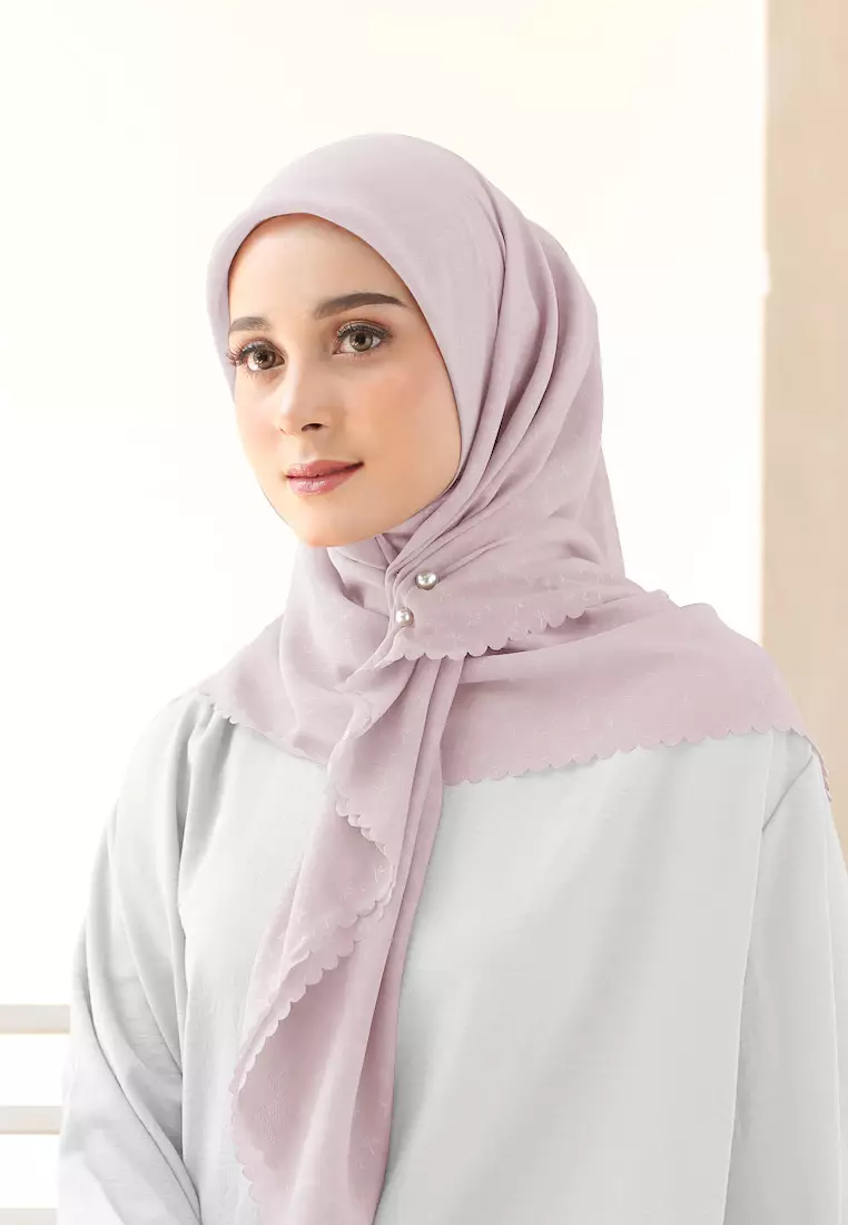 Rada Embossed Square | Hijab Polycotton Scarf Segiempat - Tulip Candy
