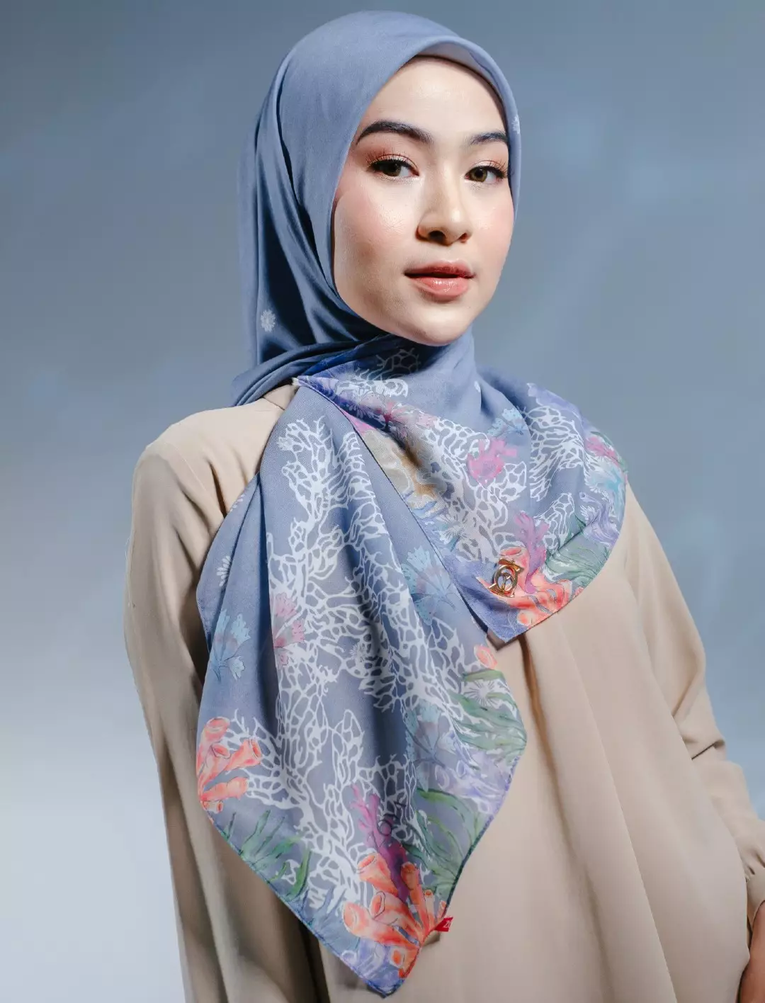 CASPIA Scarf Dark Grey - Kerudung Hijab Segiempat Motif With BOX - Bahan Nesla - Ukuran 115x115