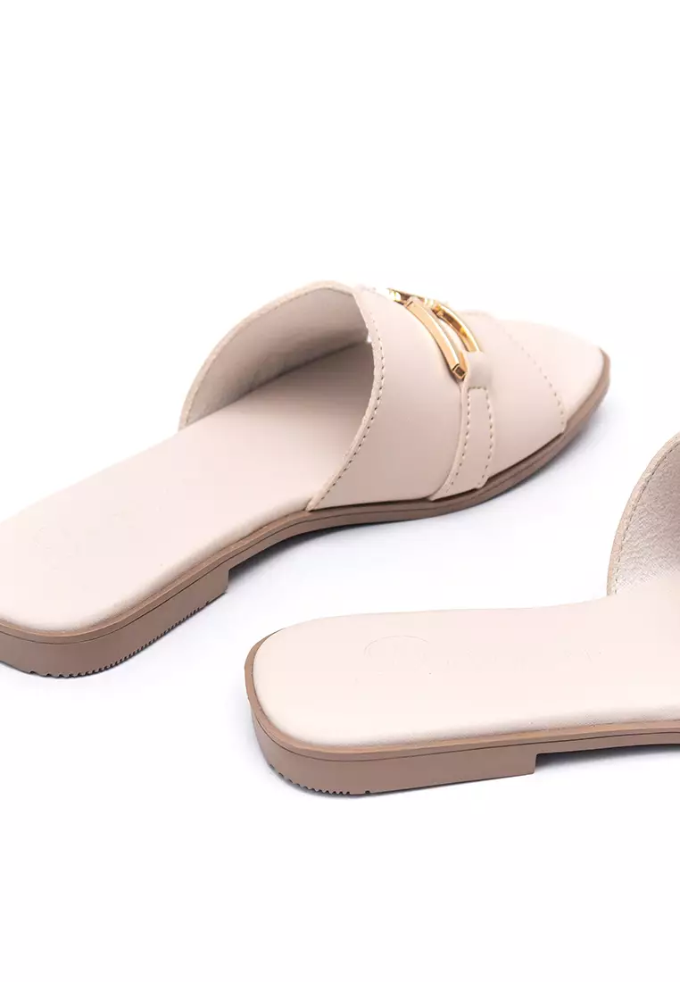 Lauren Flat Sandals in Beige