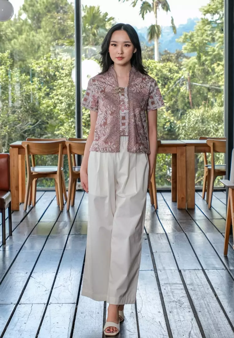 Mona Kebaya