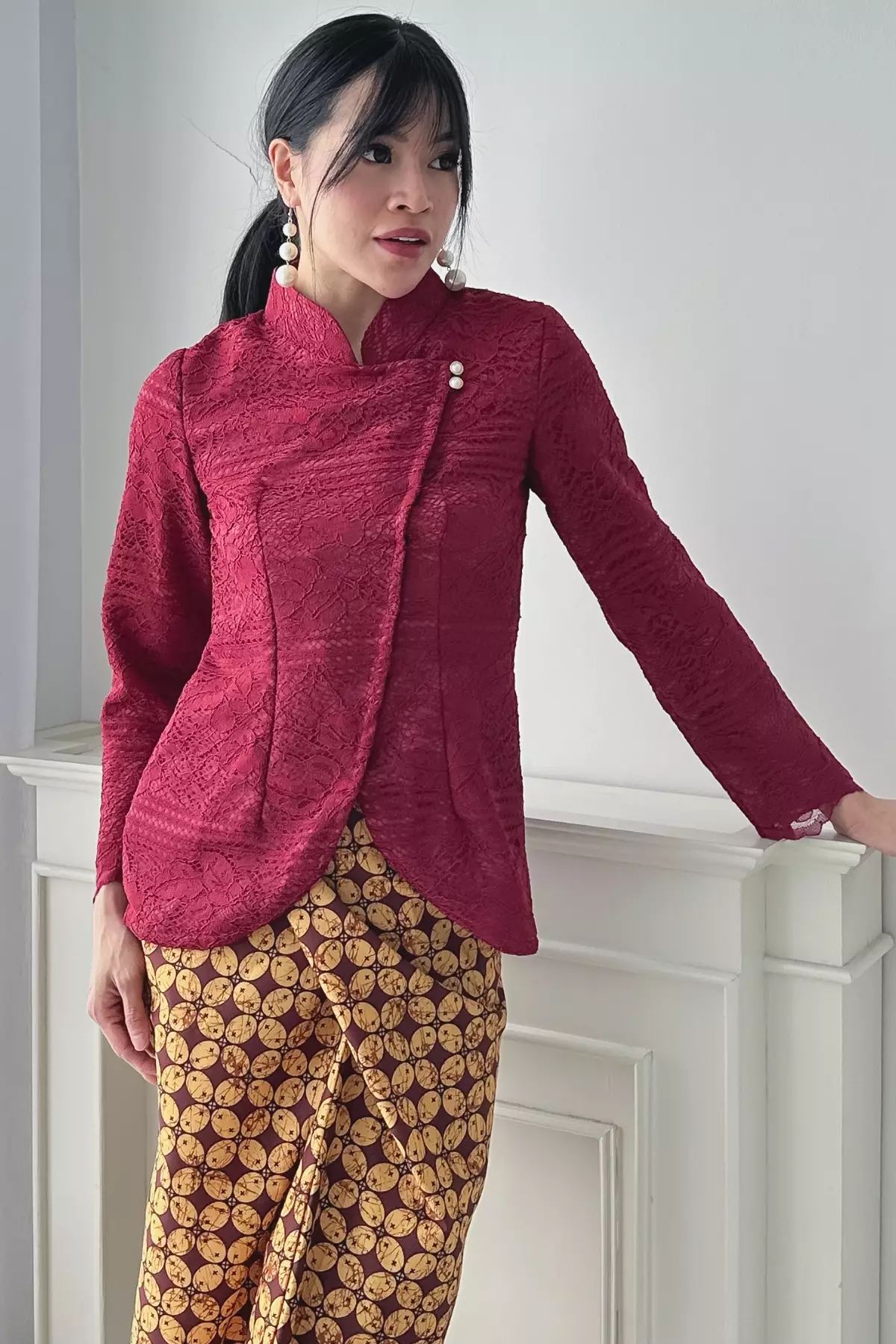 Jeng Dipha Brukat Maroon Kebaya Janggan