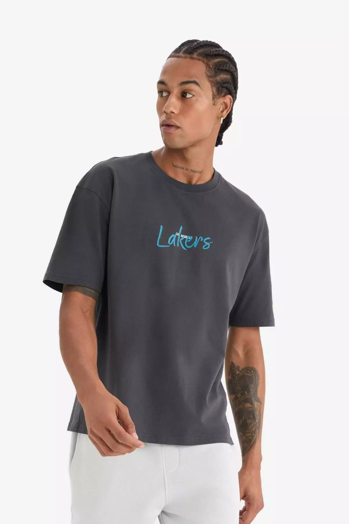 Defactofit Nba Los Angeles Lakers Boxy Fit Crew Neck Back Printed Short Sleeve T-Shirt E0133Ax25Sp