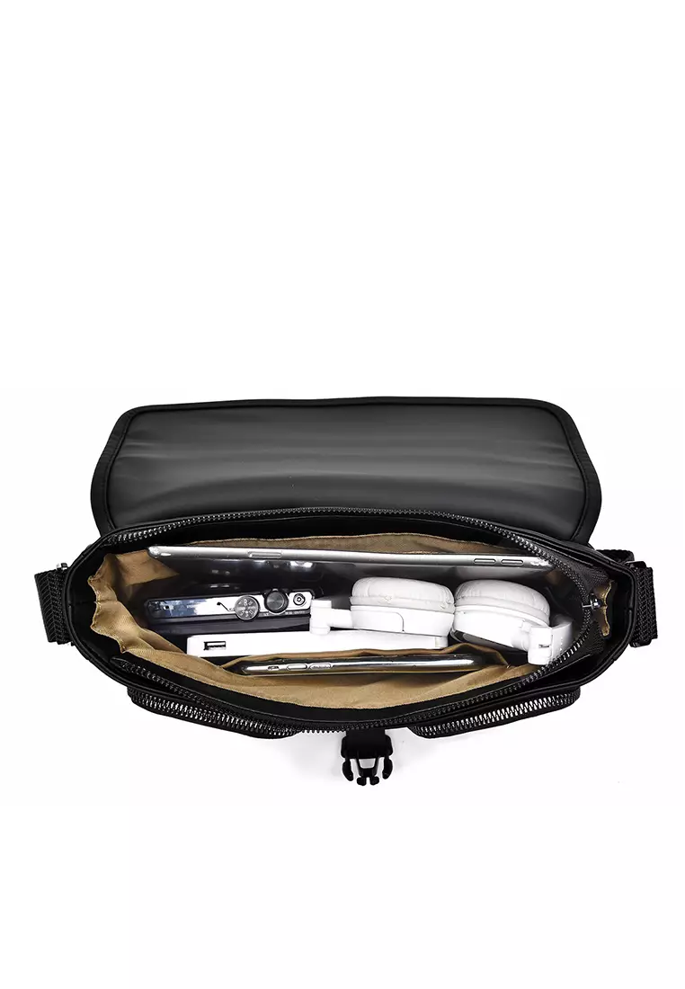 Men's trendy and fashionable waterproof travel bag