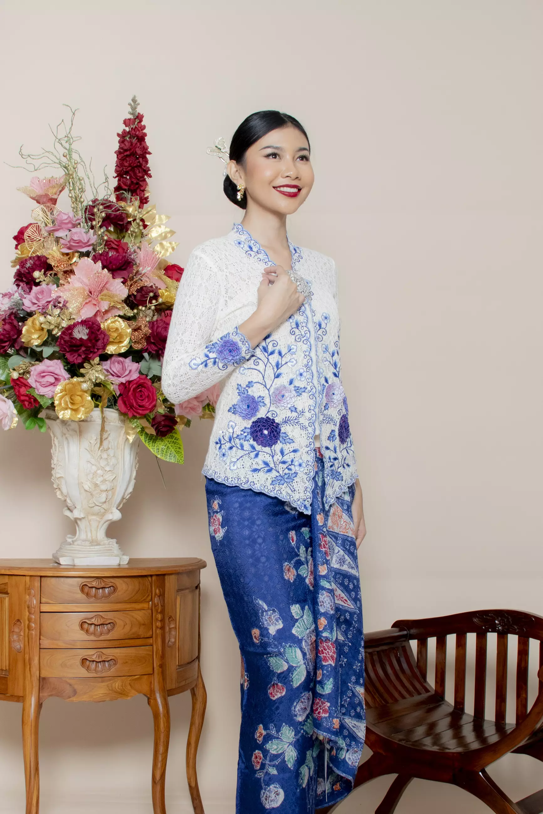 Kebaya Panjang Roses 3 Dimensi Lace