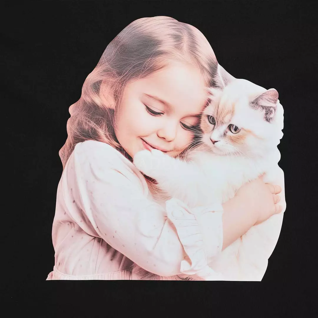 BABY FACE CAT HUG GIRL T-SHIRT BLACK