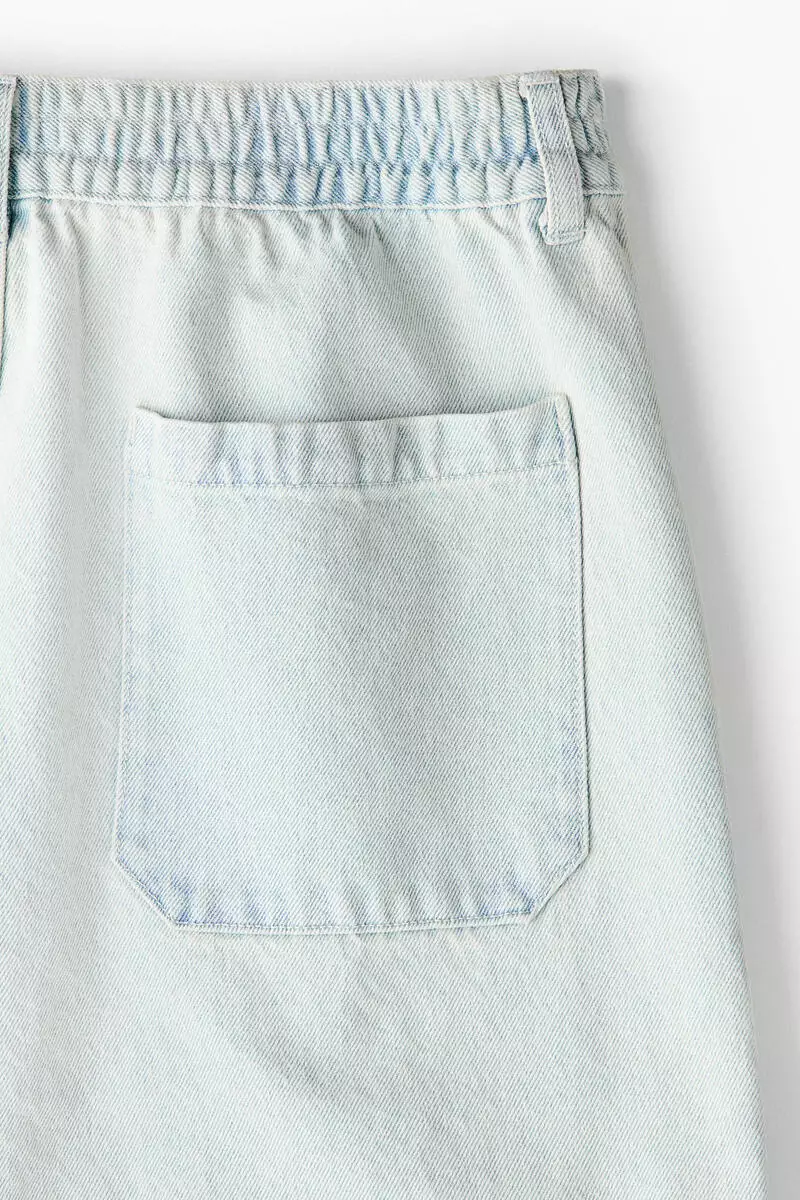Loose Fit Cargo denim shorts