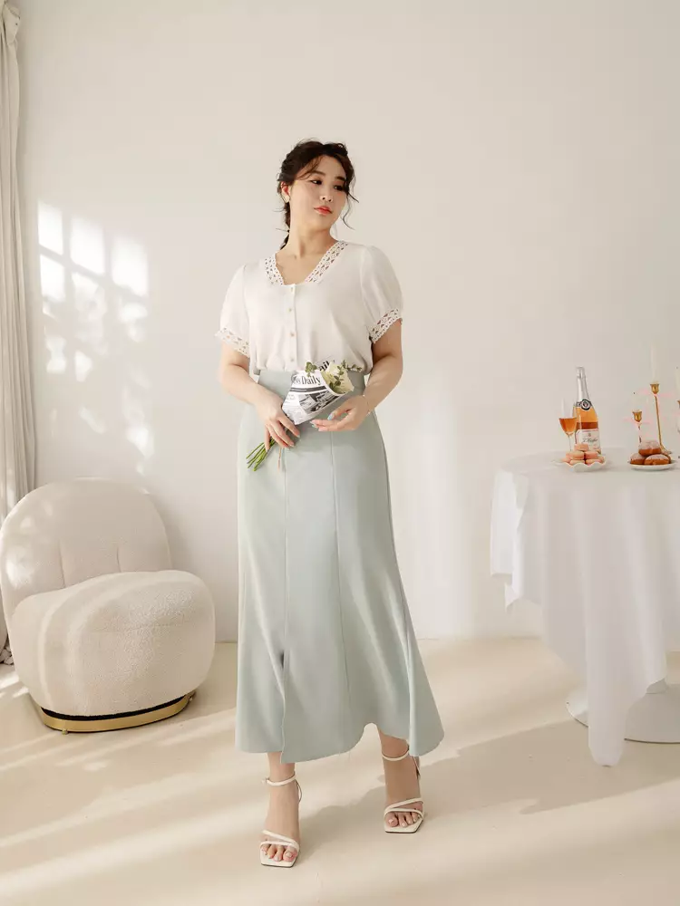 Lace V-neck amber button puff sleeve top [AB19499]