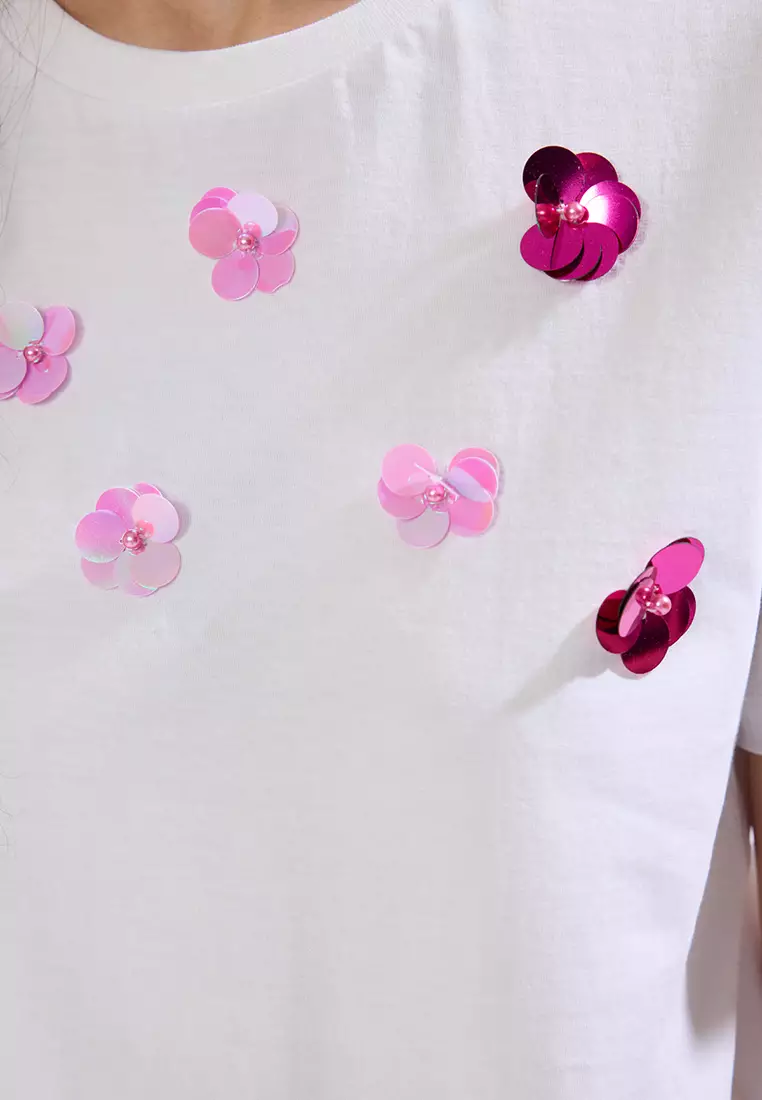 White Flower Accessory Detail Regular Pattern Knitted T-Shirt