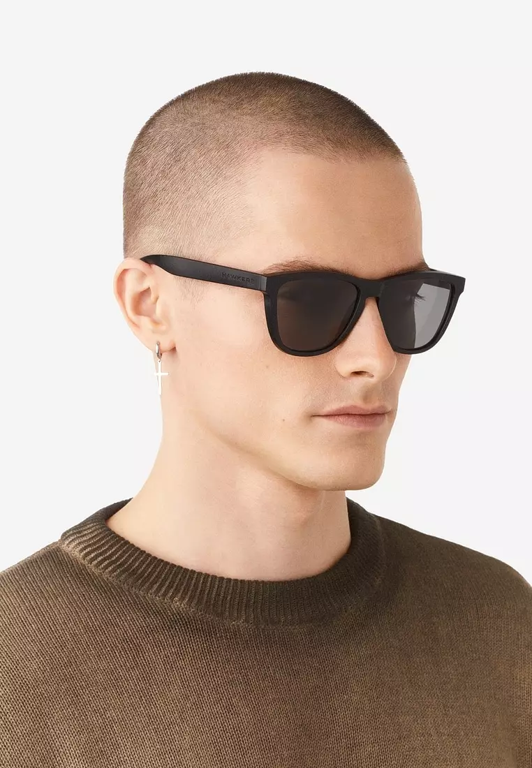 HAWKERS POLARIZED Black Dark ONE RAW. Sunglasses for Men and Women, Unisex. UV400 protection. Official product designed and made in Spain. HONR21BBTP