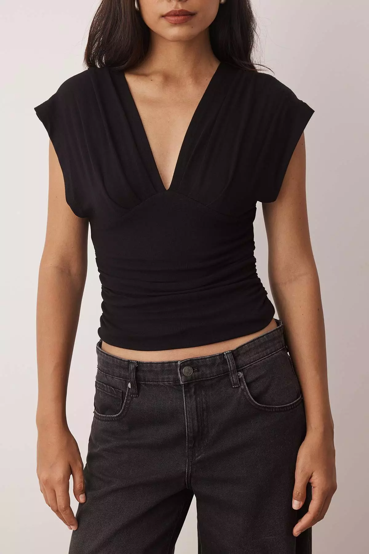 Black Fitted/Body-Smoothing/Drape Detailed Knitted Blouse