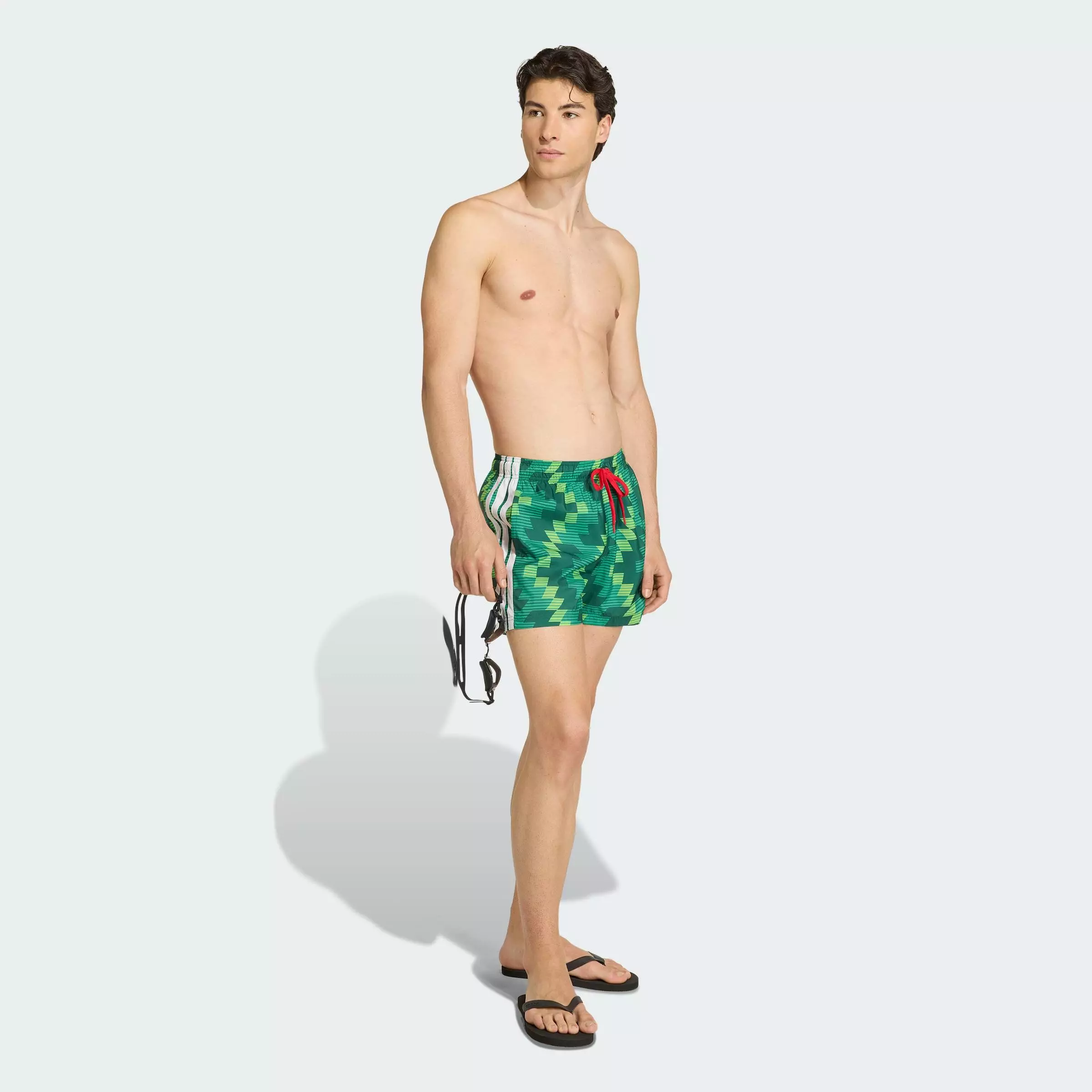 Swimming & Lifestyle Football-Inspired Graphic Swim Shorts 5 Inch Men Green JY9165