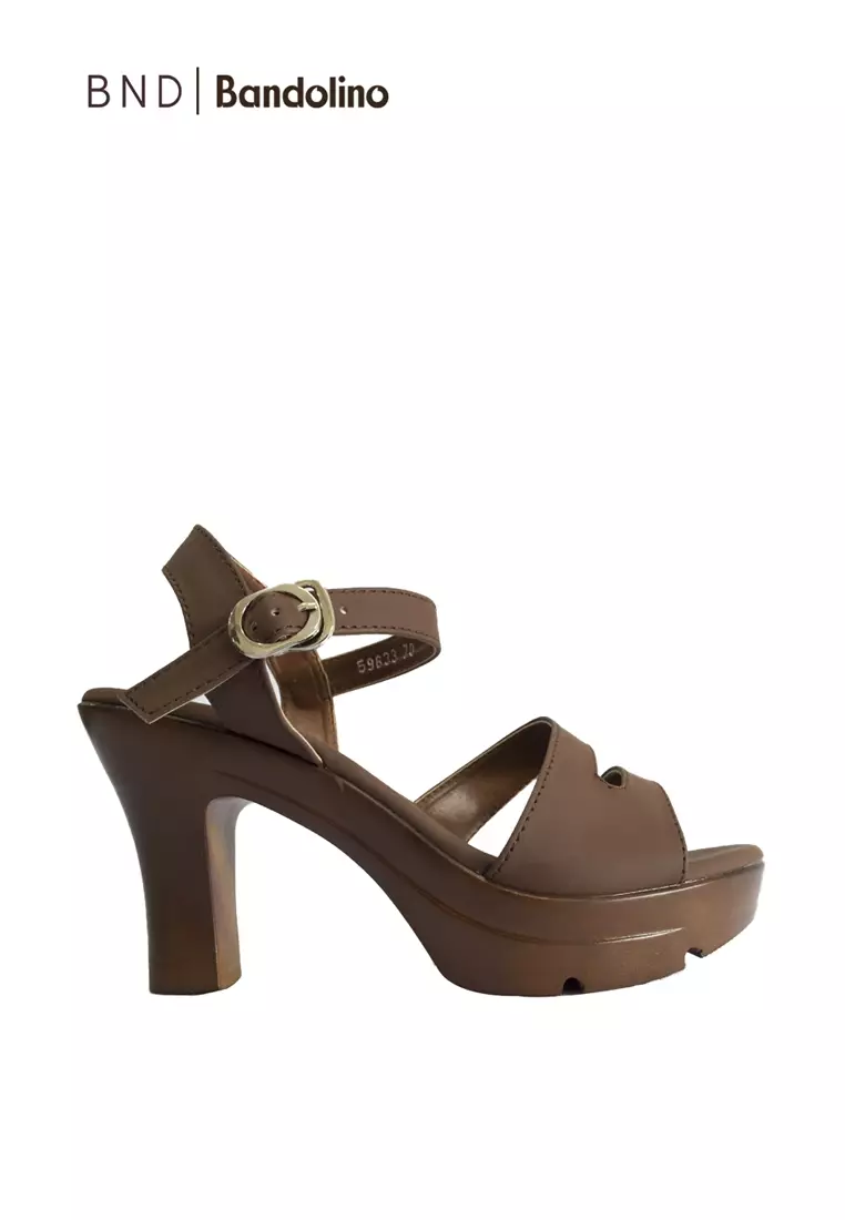 Bandolino shop strappy sandals