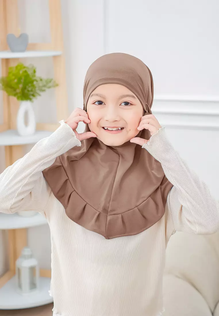 Cotton Bee - Ziva Ruffle Instan | Hijab Instan Anak | Kerudung Jilbab Bergo Tali Anak - Choco Milk - L