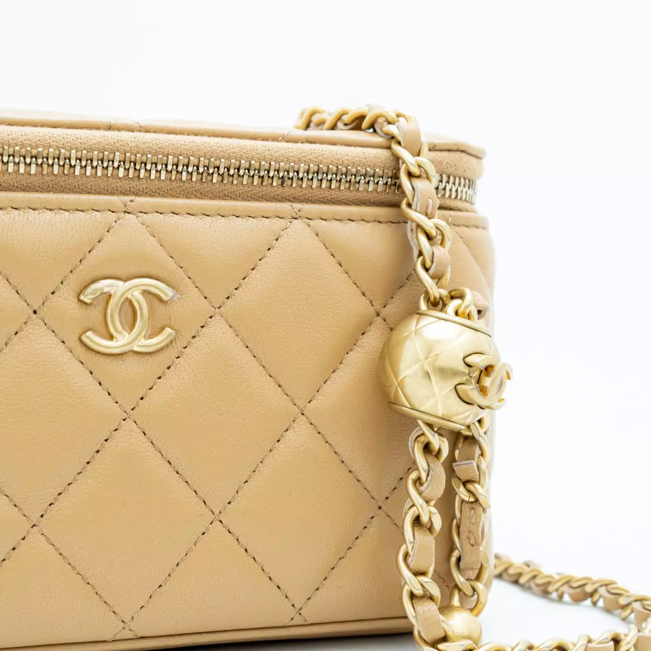 Classic Small Vanity Case with Pearl Crush Beige Lambskin Ghw