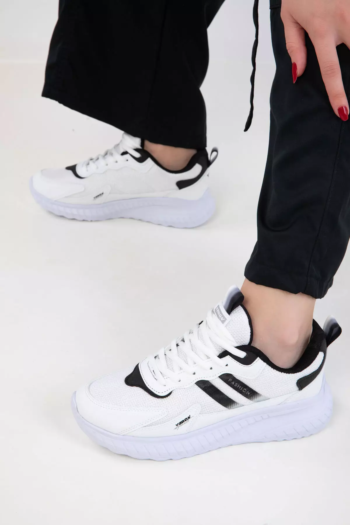 White-Black Unisex Sneaker 20601