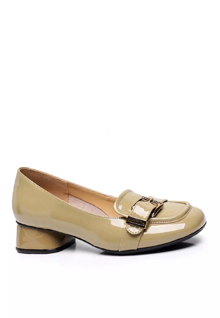 Discount on Twenty Eight Shoes  shoes - SKU: VANSA Simple Cow Patent Leather Two wear Low Heels VSW-F170-3305