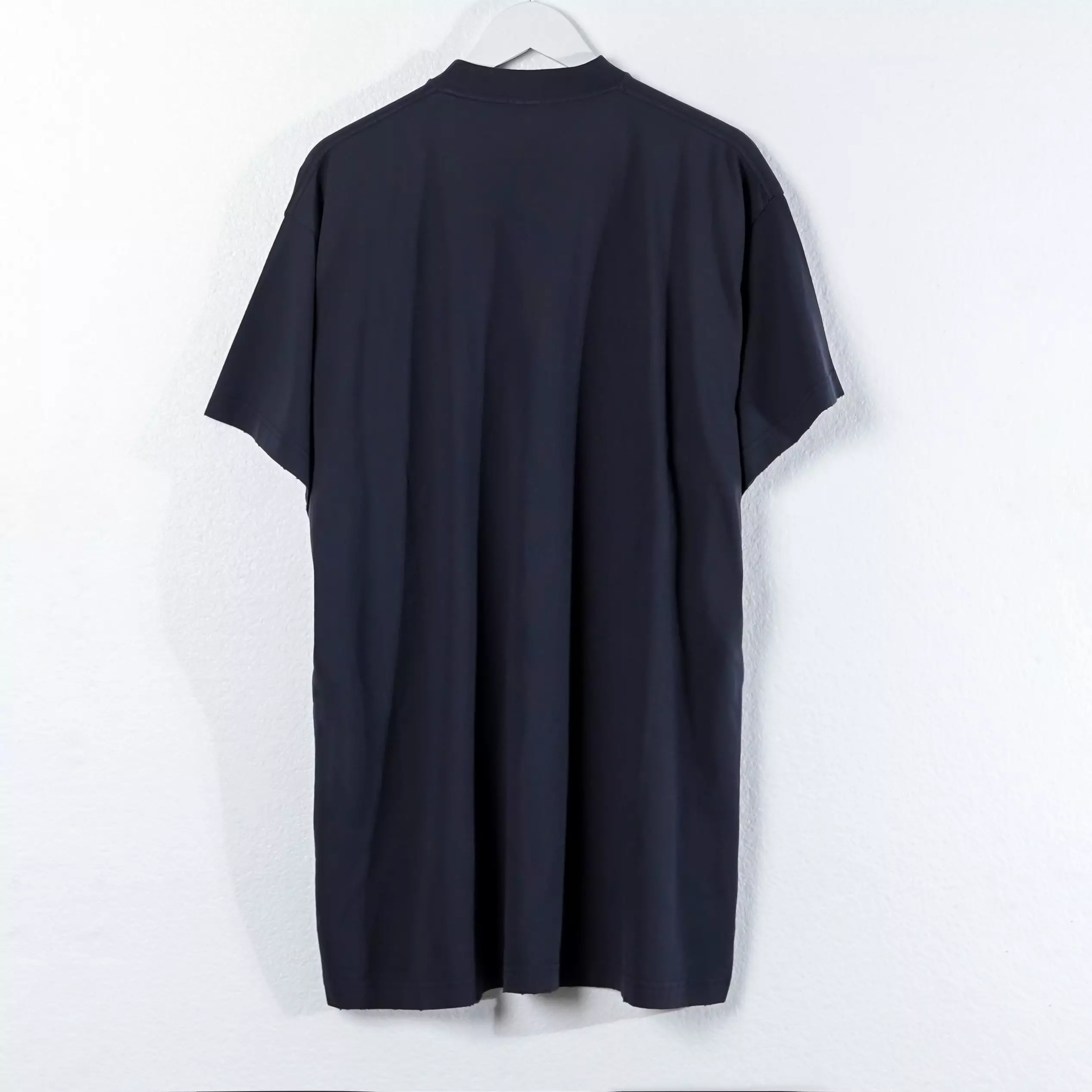 Kaos BALENCIAGA BE KIND LOGO BLACK TSHIRT 100% ORIGINAL