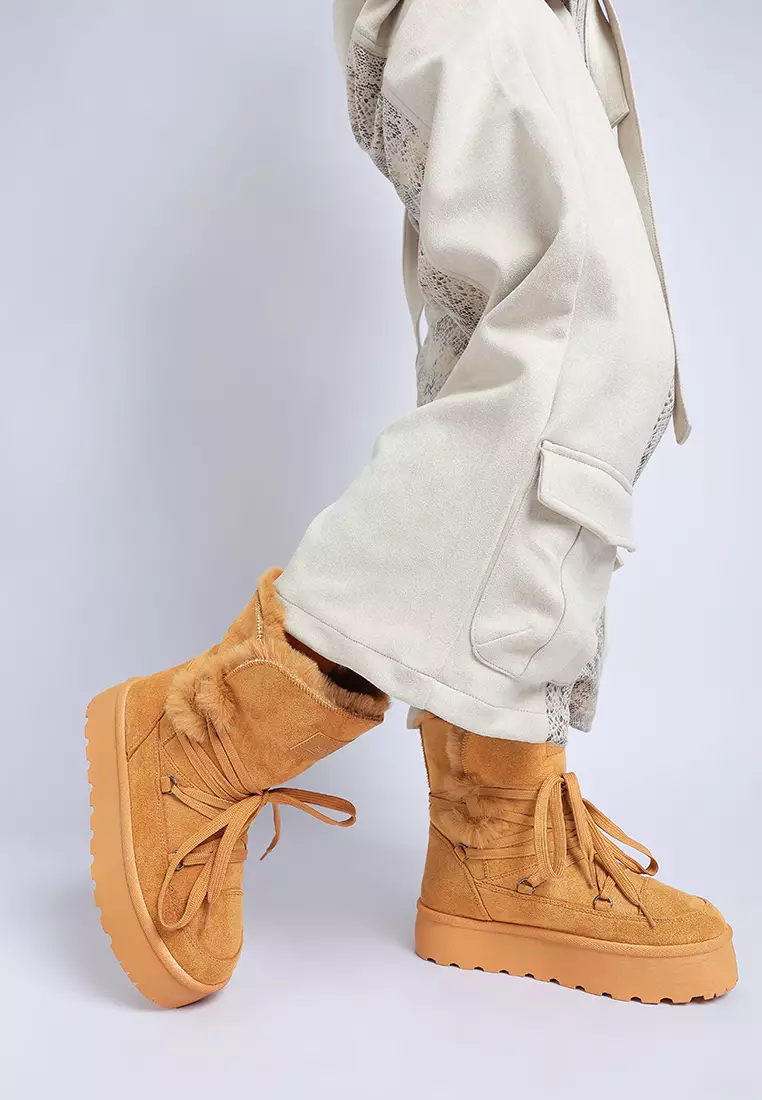 Chunky Faux Fur Snow Boots in Tan