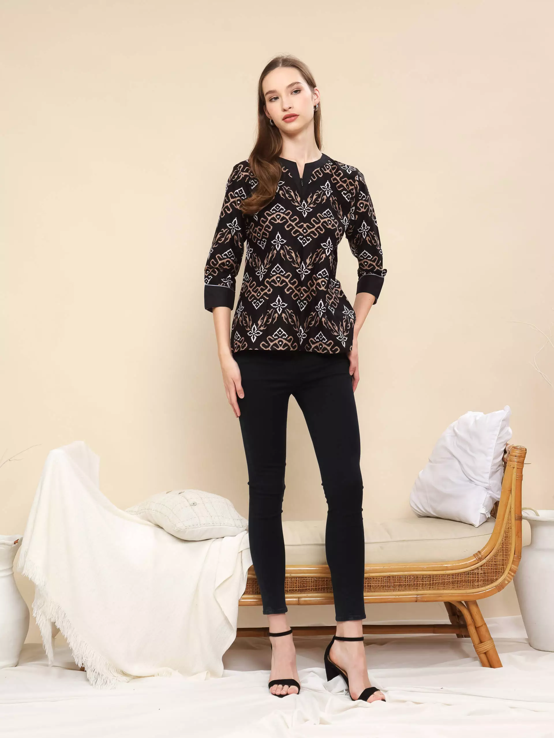 Ganeeta Black Blouse Batik Wanita Katun
